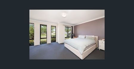 Spacious Four-Bedroom Family Home in Prime Secret Harbour Location - Photo 5