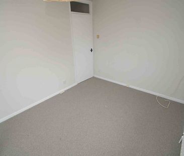 2 bed Terraced for rent - Photo 3
