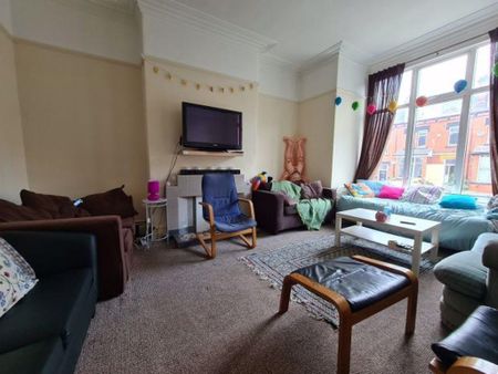 1 bedroom in a house share to rent - Photo 3