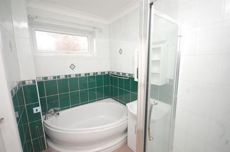 1 bedroom Flat To Let - Photo 5