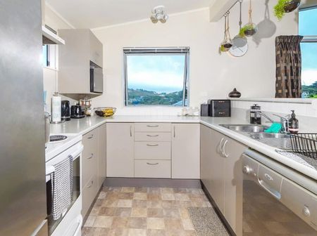 64a Sheridan Terrace, Johnsonville - Photo 2