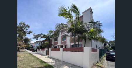Partially Furnished Semi-Style Apartment with Private Courtyard - Photo 2