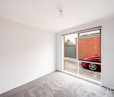 Freshly Renovated - Low Maintenance Living in Convenient Location - Photo 5