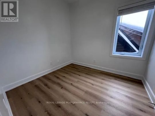 1 - 739 PRINCIPALE STREET - Photo 1