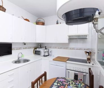 Room in a shared 4-bedroom apartment for rent in Jerónimos, all bills included onlyFemales professionals. - Photo 6