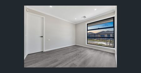 Modern Family Home In Heart Of Tarneit! - Photo 3