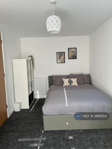 2 bedroom end of terrace house to rent - Photo 4