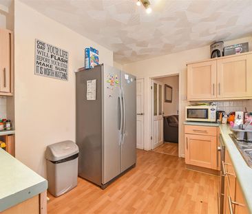 House - Terraced For Rent Lawn Terrace, Pontypridd - Photo 6