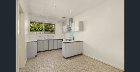 Light-Filled 2-Bedroom Unit in Prime Kew East Location - Photo 4