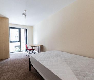 3 bedroom flat to rent - Photo 5