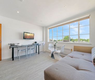 Roland Gardens - Photo 2