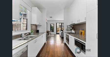 Stunning Period Style Home - Photo 2