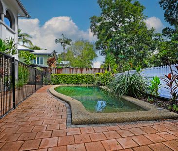 Prime location with a pool - Photo 2