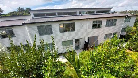 Modern Family Home - Photo 3