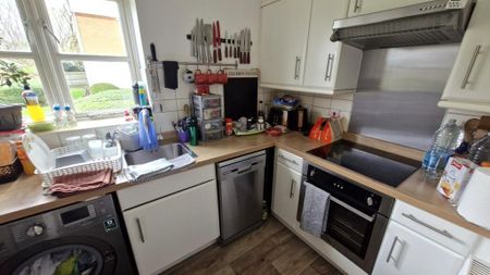 2 bedroom flat to rent - Photo 4