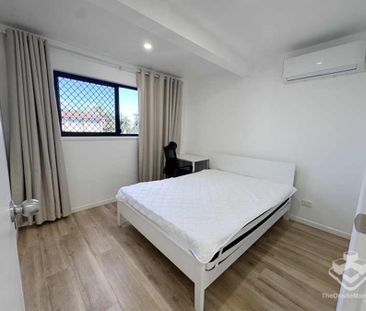 Fully Furnished 2-Bedrooms, 1-Bathroom Renovated Unit for Rent in S... - Photo 4
