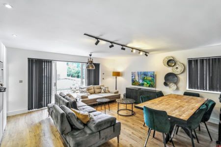 3 bedroom terraced house to rent - Photo 3