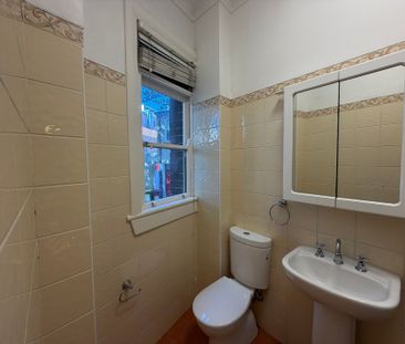 Charming Ground-Floor Apartment in the Heart of the Eastern Suburbs! - Photo 3