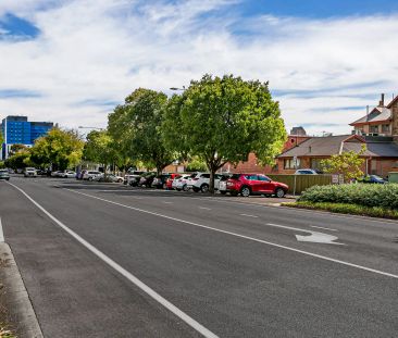 CHARACTER MAISONETTE JUST OFF HUTT STREET! - Photo 3
