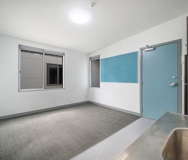 Renovated Studio Apartment Eden Terrace - Photo 1