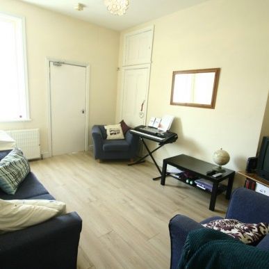3 Bed - King John Terrace, Heaton, Ne6 - Photo 1