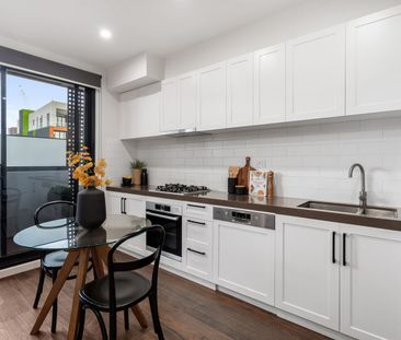 Modern Lifestyle and City Convenience in the Heart of Footscray - Photo 5
