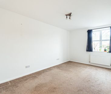 Available unfurnished now - Photo 2