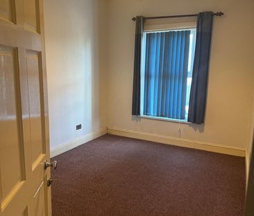 3 Bed Terraced House, Grove Road, E11 - Photo 2