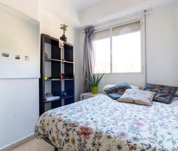 Plaza Honduras, Valencia, Valencian Community 46022 - Photo 5