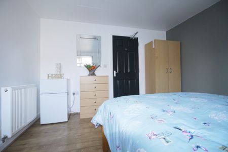 130 Monks Road, Lincoln, Lincolnsire, LN2 5PH - Photo 2