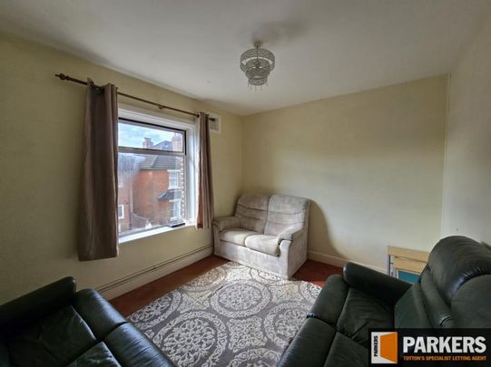 3 bedroom flat to rent - Photo 1