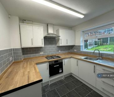 2 bedroom end of terrace house to rent - Photo 4