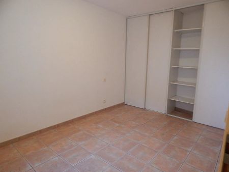 EXCLUSIVITE A CHATEAUNEUF DE GADAGNE ENTRE LE THOR ET AVIGNON - MAISON A LOUER DE 107 M² - 3 chambres - 2 SDB -AVEC COUR DE 40 M² - Photo 2