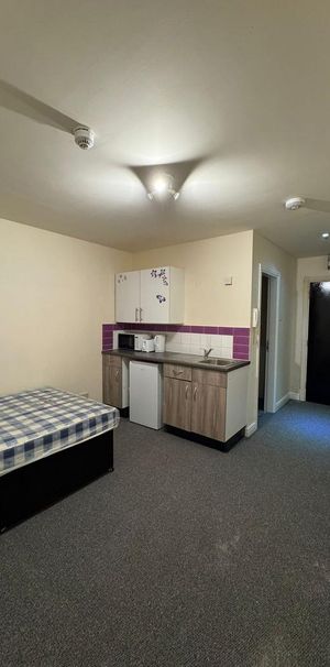 Studio to rent - Photo 1