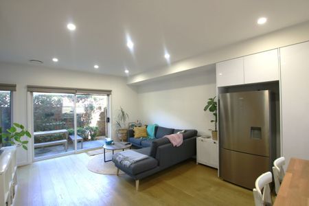 Stylish House in Prime Pascoe Vale Location - Photo 3