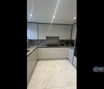 1 bedroom in a house share to rent - Photo 6