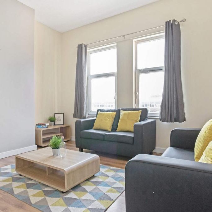 4 bedroom flat to rent - Photo 1