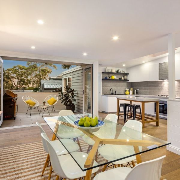 Enchanting 4 Bedroom Family Home - Photo 1