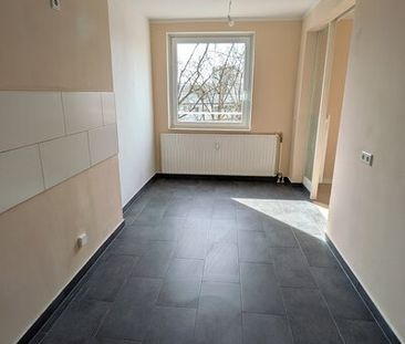 Großzügige 3 Zimmer Wohnung in zentraler Lage ab SOFORT!! - Photo 2