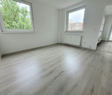 Aussicht über Freisenbruch! Helle 4-Zimmer-Wohnung mit Balkon! - Photo 1