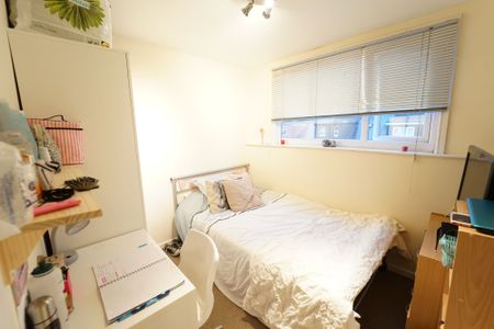 8 Frederick Grove, NG7 1SG, NOTTINGHAM - Photo 4