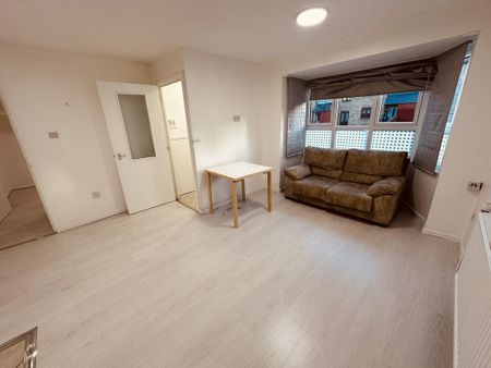 2 bedroom maisonette to rent - Photo 5