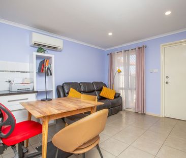 Furnished 1x1 - Courtyard + Carport - Photo 5