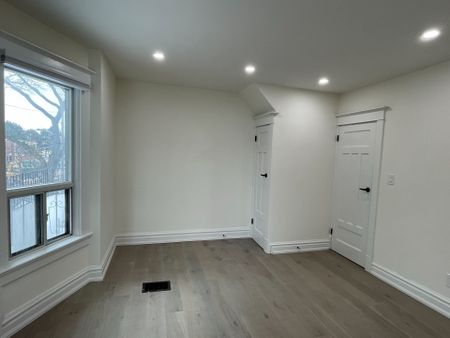 For Lease - 33 Strathmore Boulevard Unit# Upper, Toronto, Ontario - Photo 2