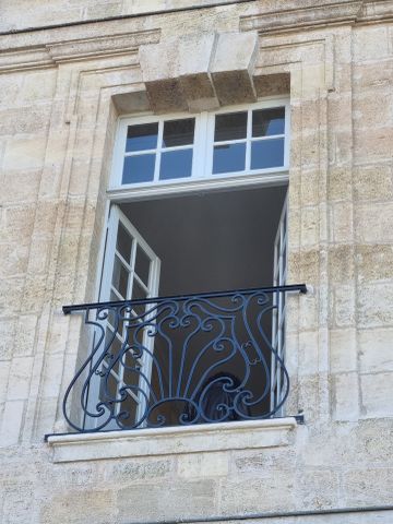 Superbe T1 de prestige avec vue sur les Quais - Photo 5