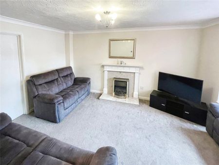 4 bedroom detached house to rent - Photo 2