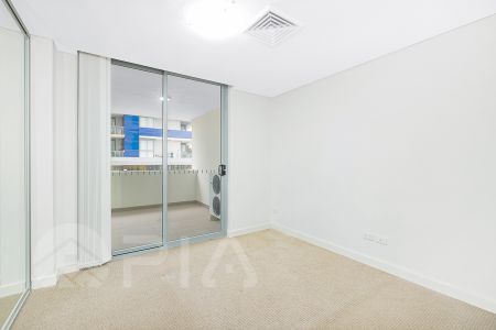 Riverside, Spacious, Contemporary Apartment - Photo 5