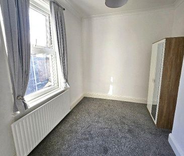 3 bedroom flat to rent - Photo 5