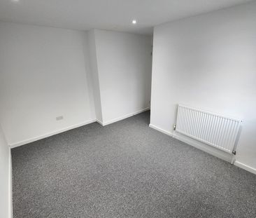 3 Bed Semi-Detached House, Four Acres, BS13 - Photo 2