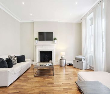 A beautiful second floor apartment in this period building in the heart of North Belgravia with the amenities of Motcomb Street just moments away. - Photo 1